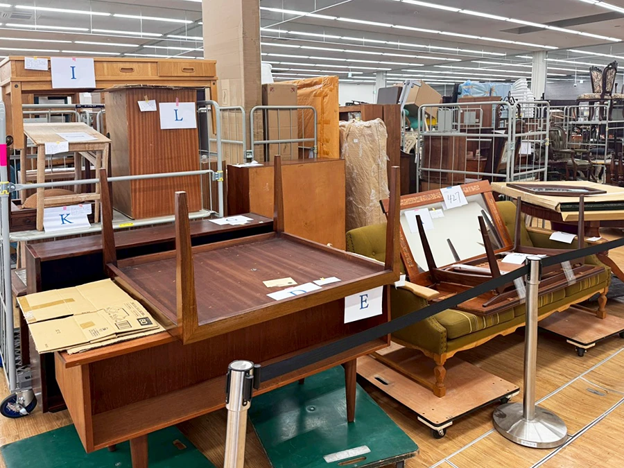 オークション待ちの出品商品（家具）