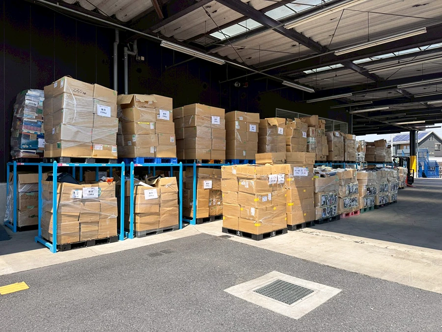 オークションに集まった出品商品